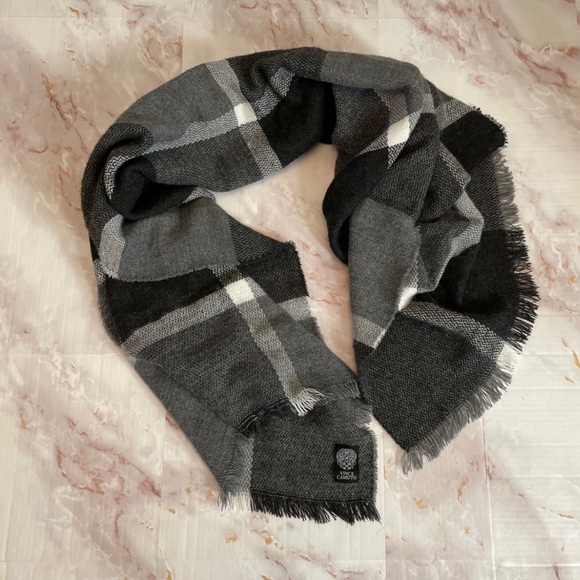 Vince Camuto Accessories - Vince Camuto soft rectangle scarf in shades of black and gray plaid